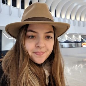 Meet your Posher, Laura